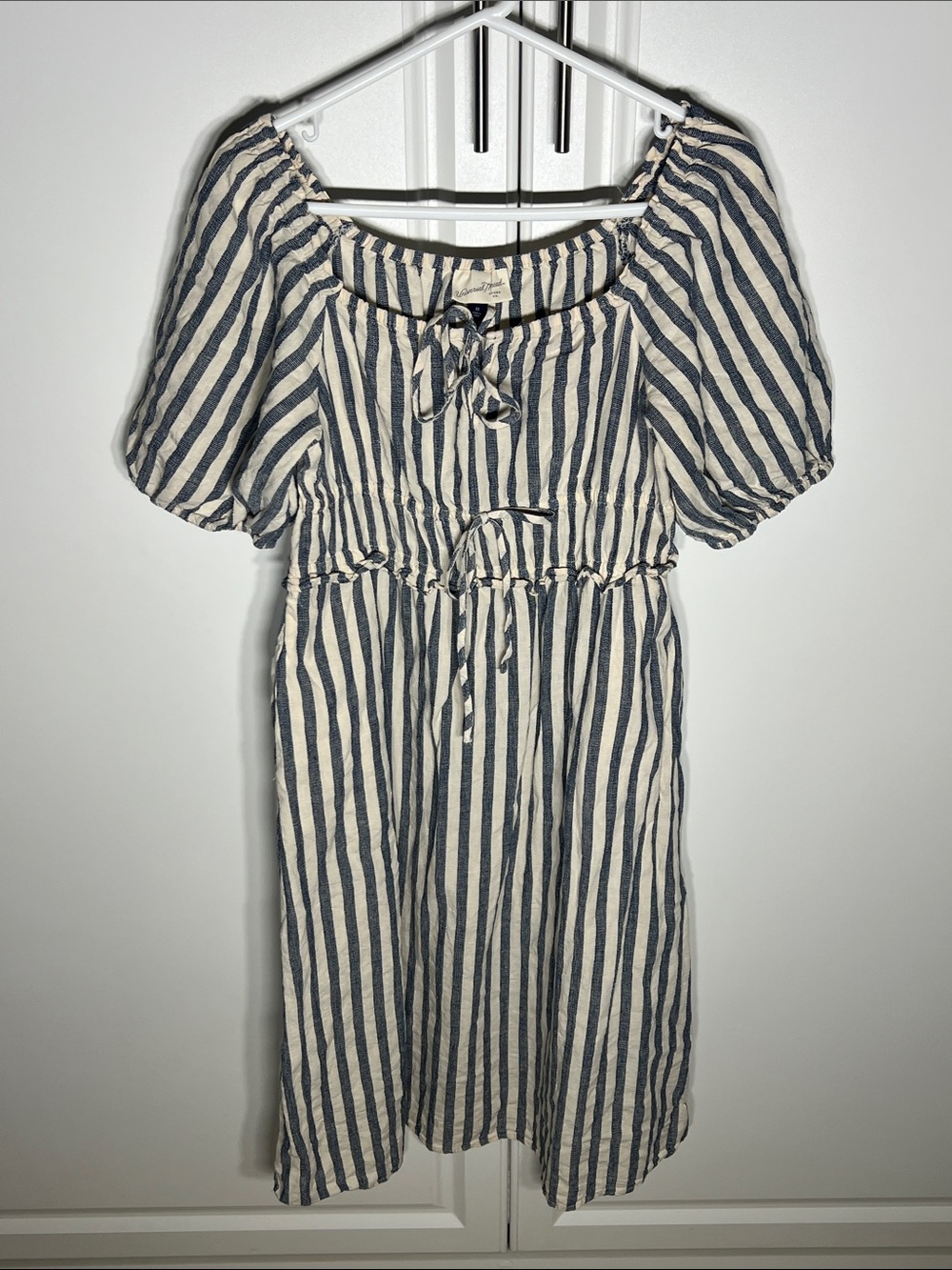 Universal Thread Navy and Cream Striped Puff Sleeve Dress
